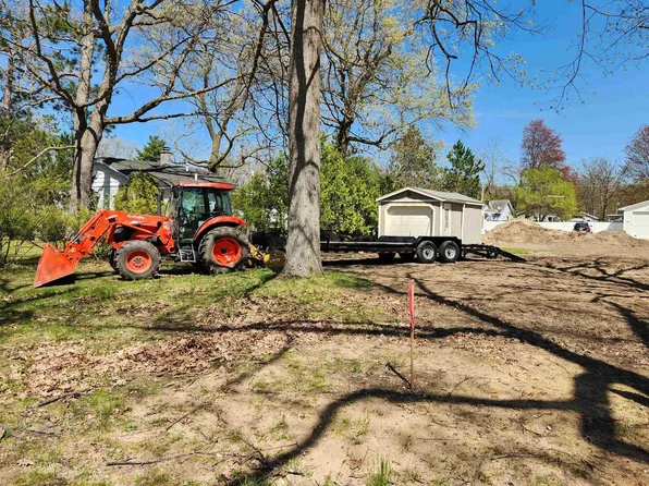 1207 Santo St, Traverse City, MI 49686