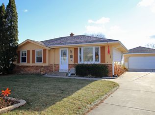 9313 W Fairlane Ct, Milwaukee, WI 53224