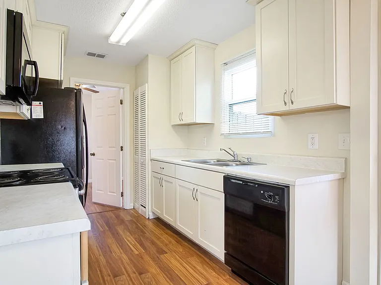 400 W 6th Ave — Photo 12