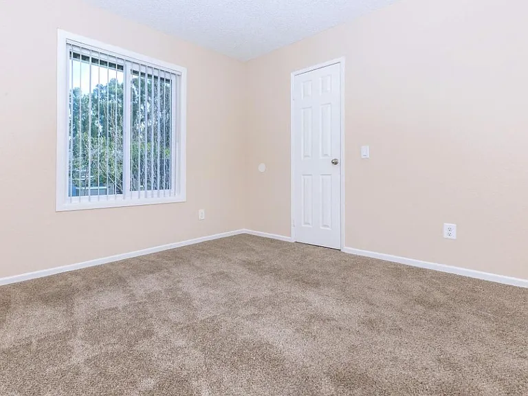 The Newport Apartments — Photo 45