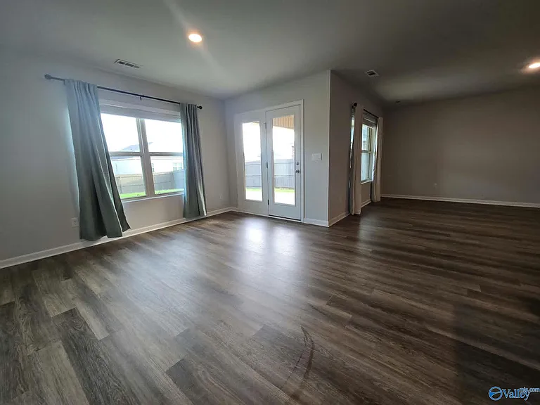 427 Jackson Point Cir — Photo 7