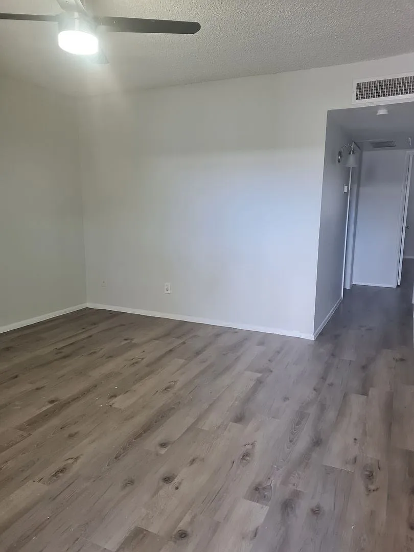 Modern Quarters Apartments — Photo 4