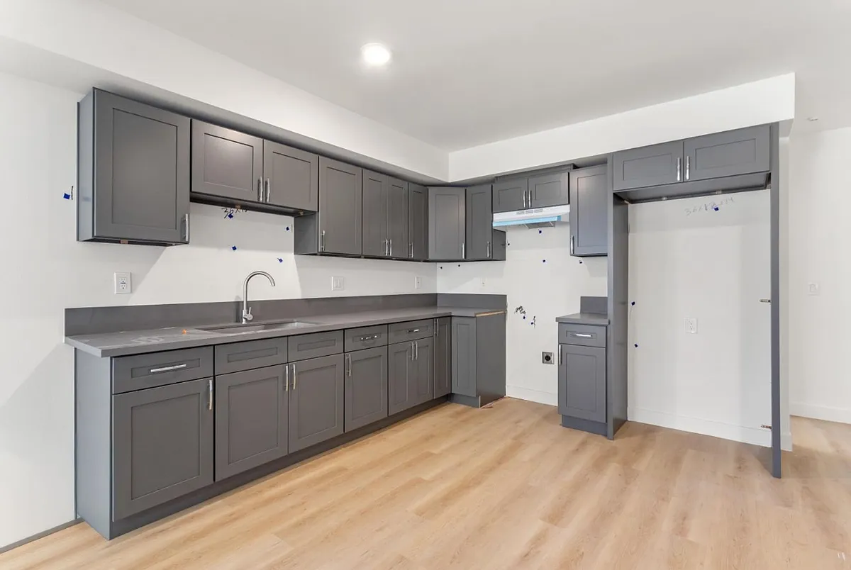 Building Photo - 80(707W)