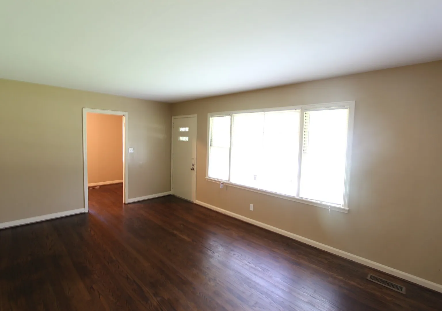 New On The Market With Great Features! Large 3 Bedroom Plus Den!! — Photo 3