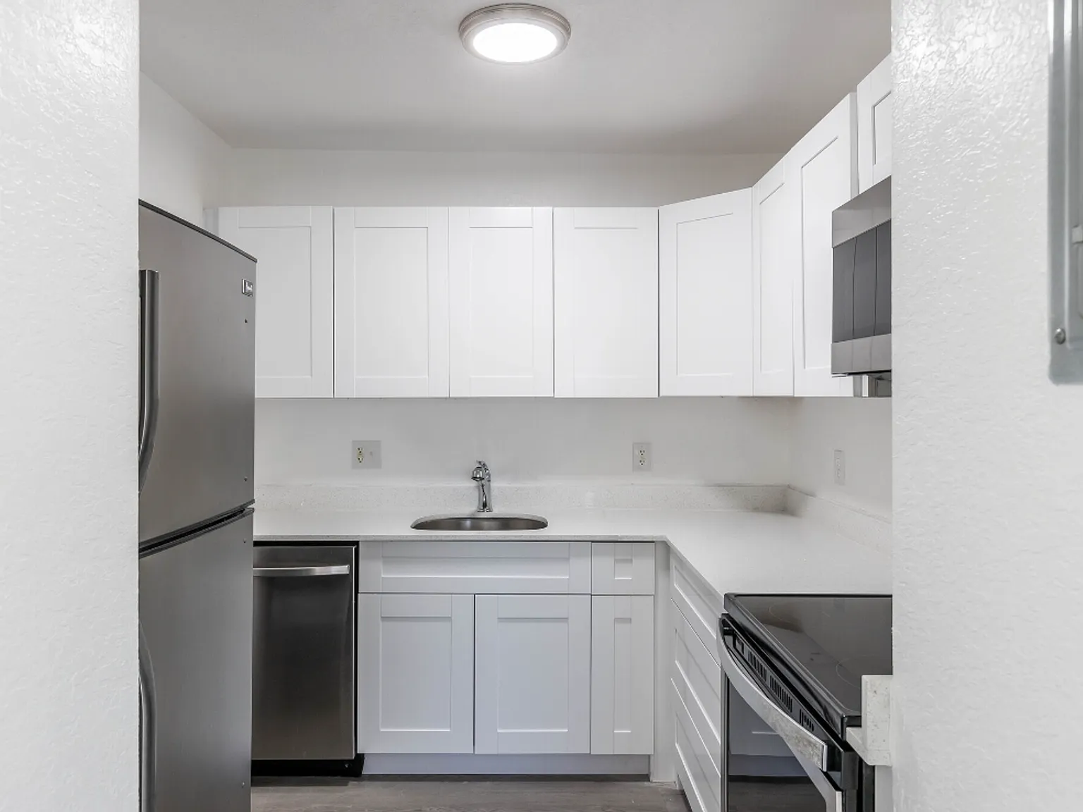Deerfield Gardens Apartments — Photo 2