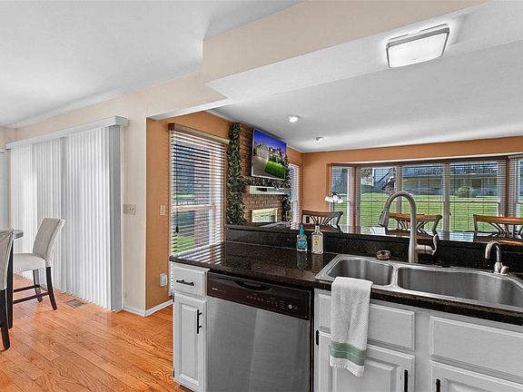 4th image of 16752 Stanford Place Dr