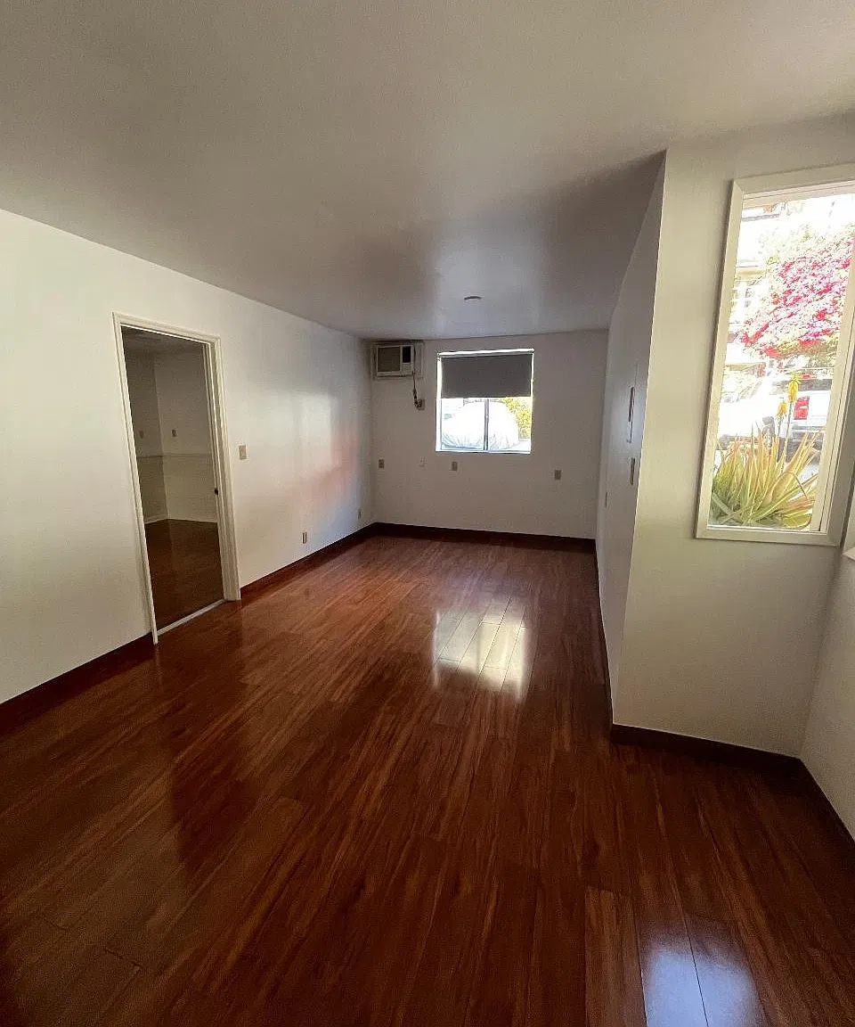 844 N San Vicente Blvd — Photo 1
