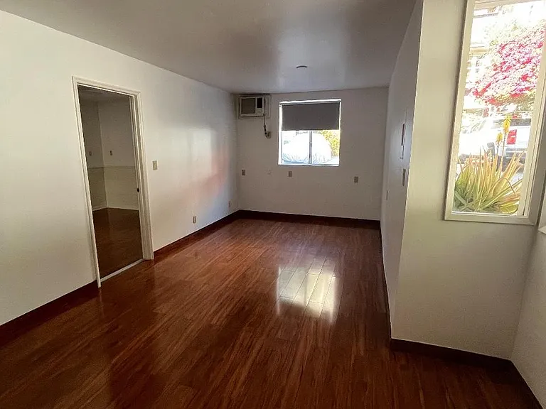 844 N San Vicente Blvd #C — Photo 1
