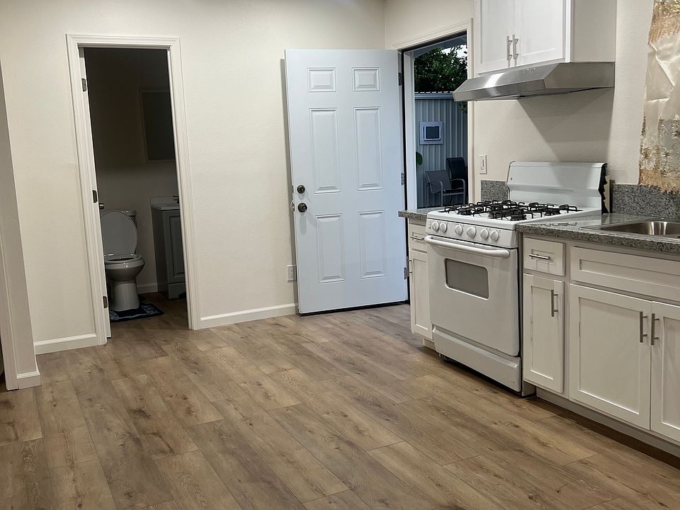 2nd image of 933 W 130th St