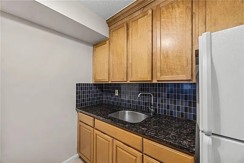 1 bed, 1.0 bath, 553 sqft, $2,100 — Photo 3