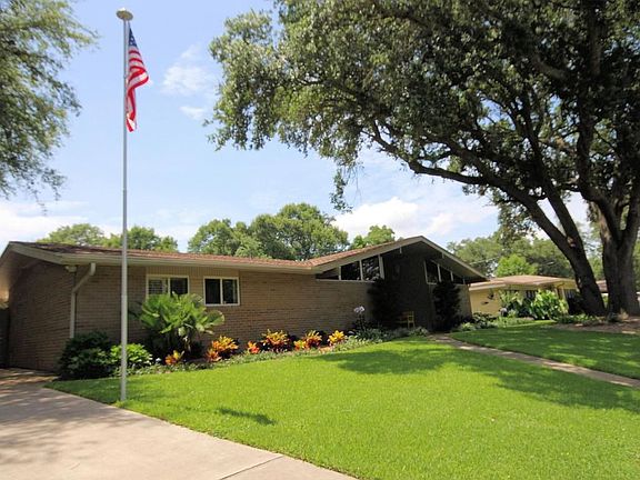2nd image of 619 Golf Course Dr NE