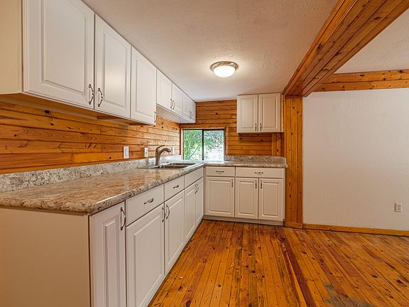5th image of 402 1/2 Pine St