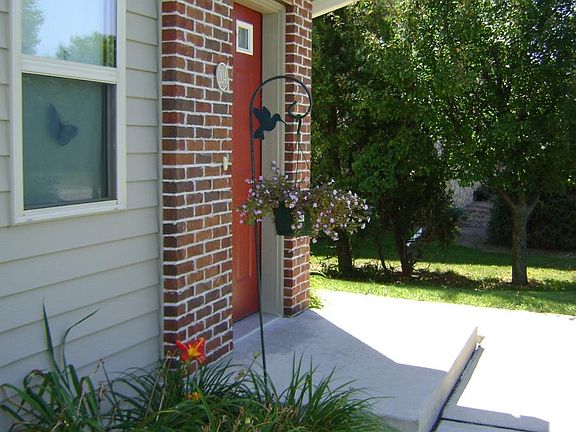 3rd image of 1401 Gatewood Dr