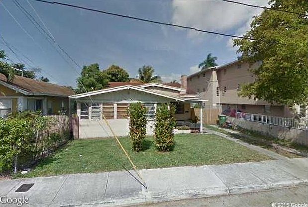 1st image of 236 SW 4th Ave
