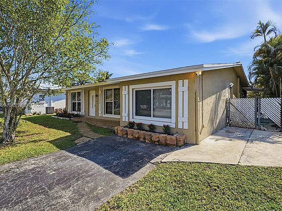 4th image of 11420 NW 32nd Pl