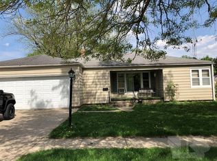 210 6th St SE, Hampton, IA 50441