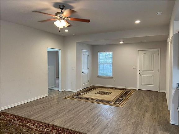 3rd image of 11 Ancaster Ln