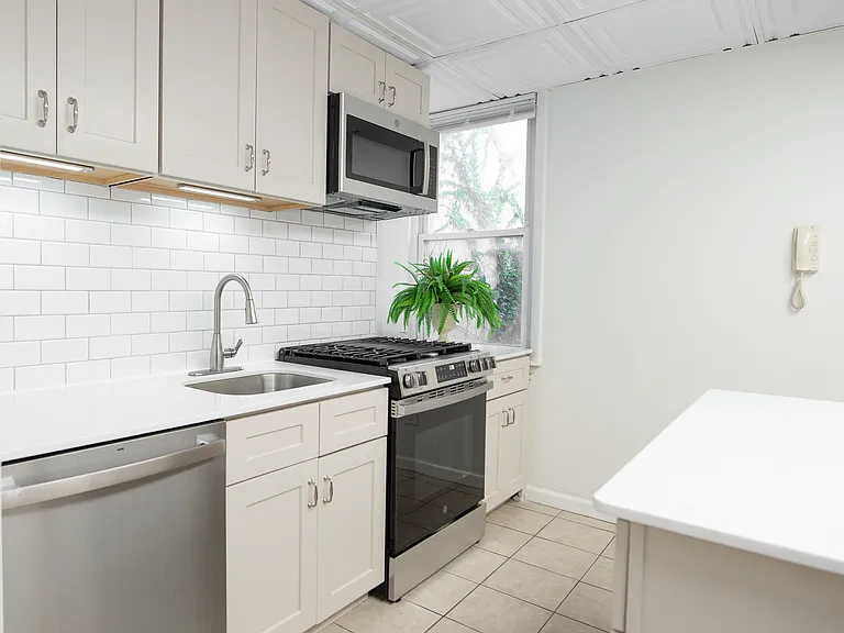 455 Fairmount Ave #2 — Photo 3