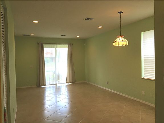 5th image of 6380 Oxford Cir