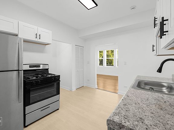 3rd image of 602 N Lorel Ave #53441