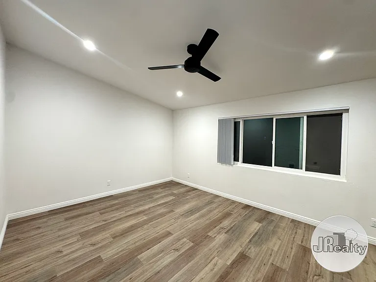 Village Townhomes — Photo 15