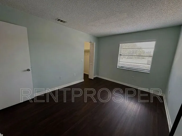 1054 Mollie Ln #M054 — Photo 2