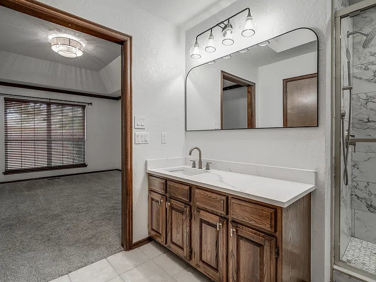 1817 Victoria Dr — Photo 35