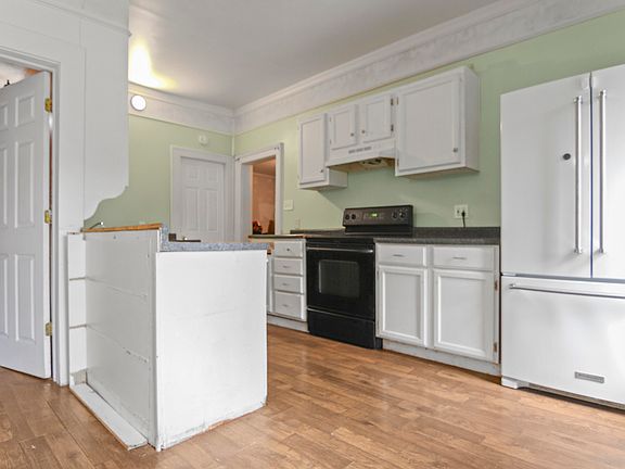 5th image of 112 Howard St