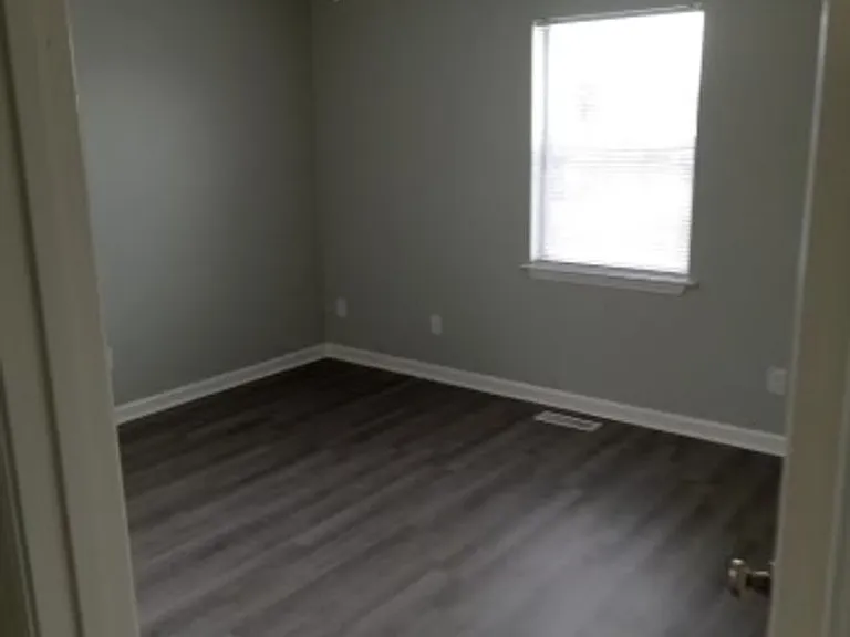 Poplar Point Apartments! — Photo 9