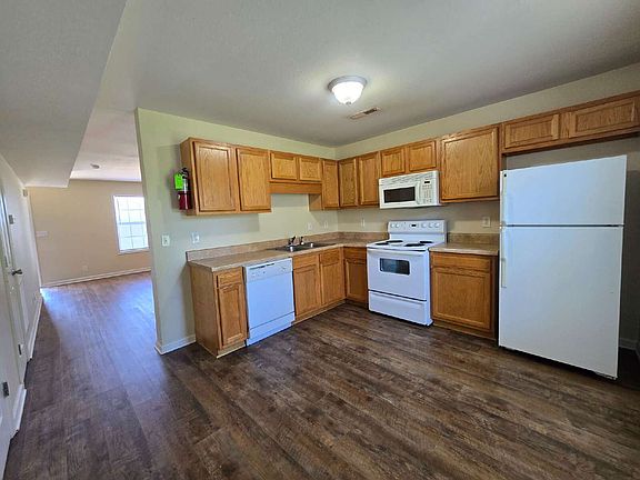 5th image of 253-1A Executive Ave