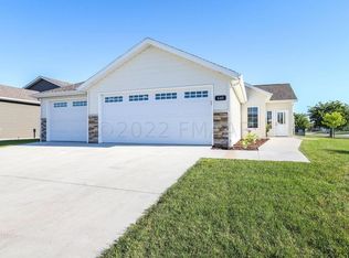 640 Westview Ln E, West Fargo, ND 58078