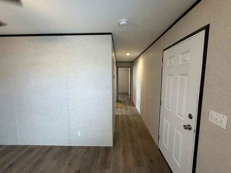 131 Lakeside Garden Cir #131 — Photo 5