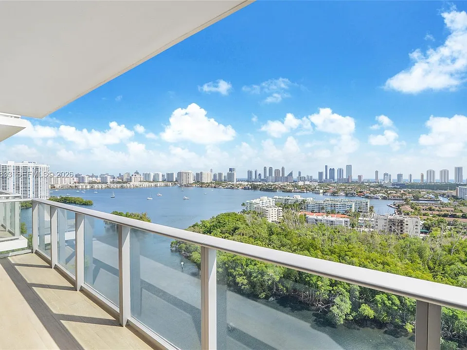 16385 Biscayne Blvd #2017