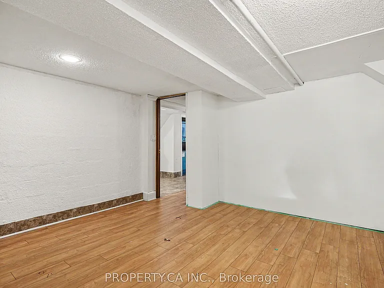 130 Lauder Ave #LOWER — Photo 10