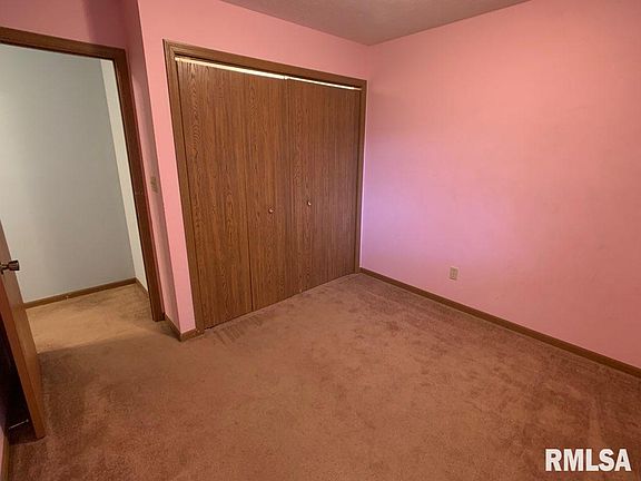 5th image of 450 W Hill St