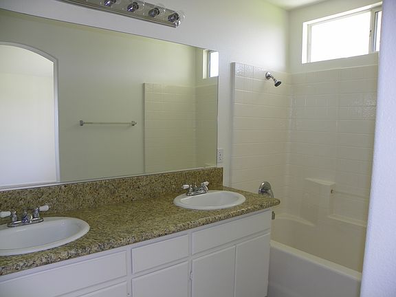 5th image of 941 Ferndale Dr