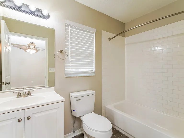 206 Howard Ct — Photo 14