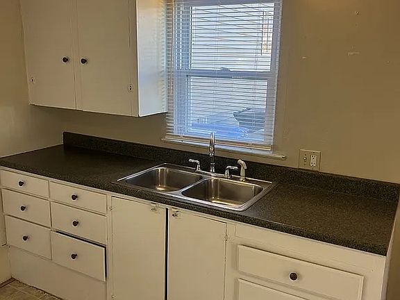 5th image of 400 E 24th St APT 4