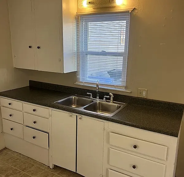 400 E 24th St #4 — Photo 5