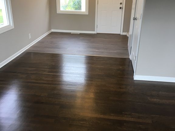 Hardwood floors in lvg room
