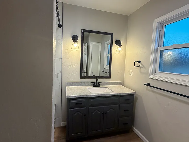 2317 Glendale Ave — Photo 10
