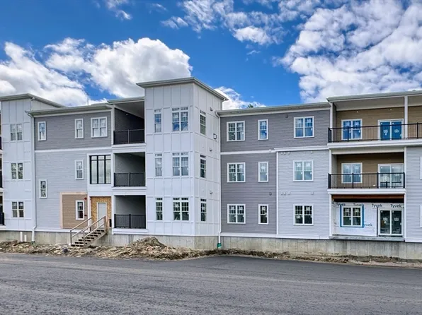 90 E Central St #203, Franklin, MA 02038