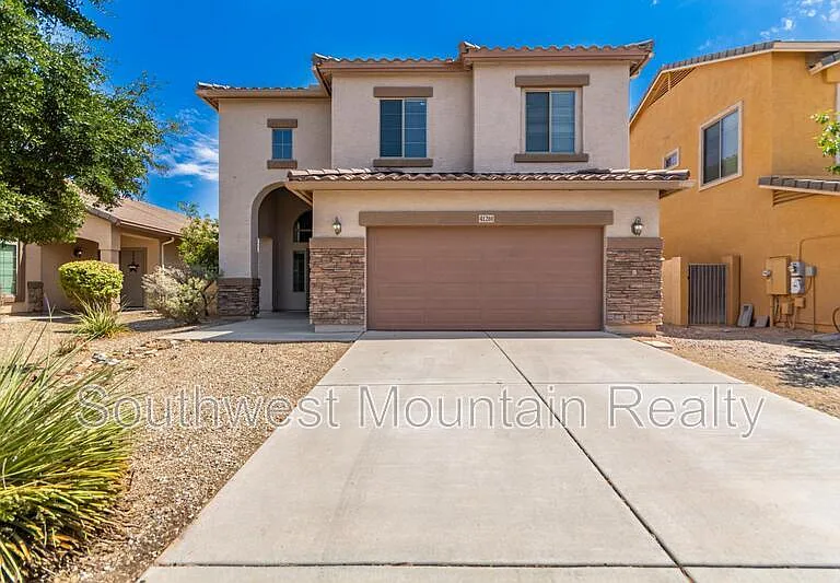 41261 W Laramie Rd — Photo 1