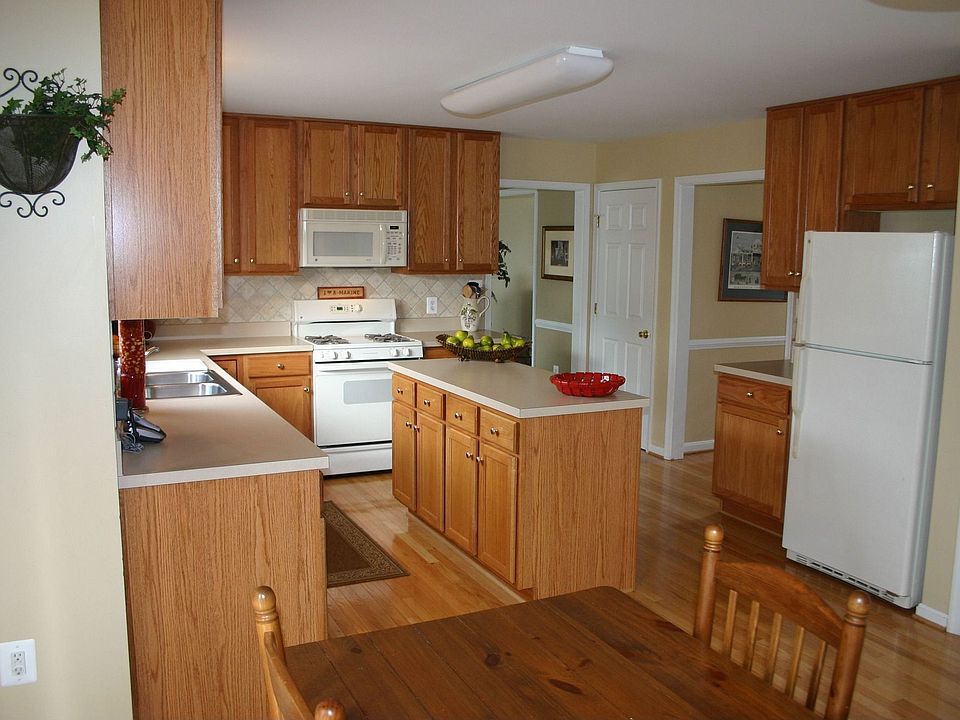 2nd image of 17 Morningmist Dr