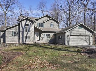 407 Deerpath W, Fontana, WI 53125