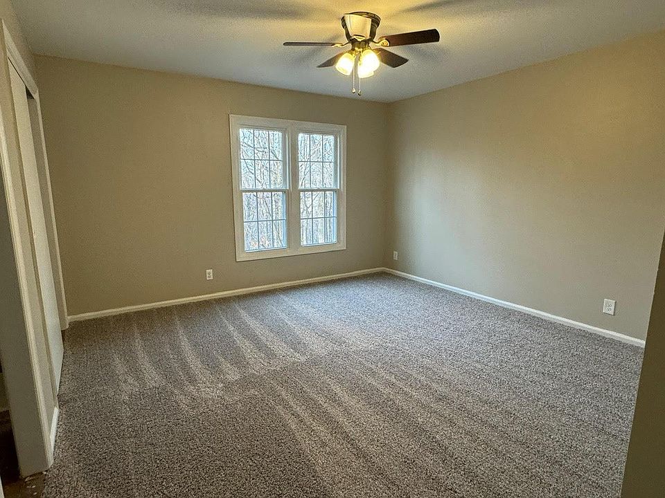 1st image of 15 Brandywine Sq #11