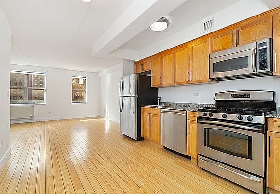 3rd image of 516 W 47th St APT S2d