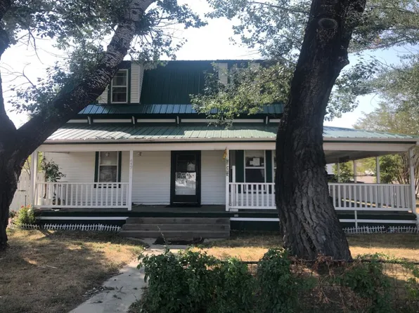 417 W Birch St, Glenrock, WY 82637