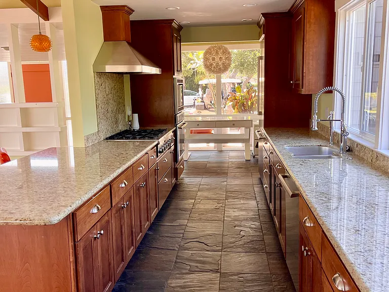 34 Hollins Dr — Photo 4