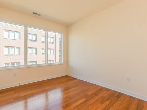 12 Main Street image 6 of 25